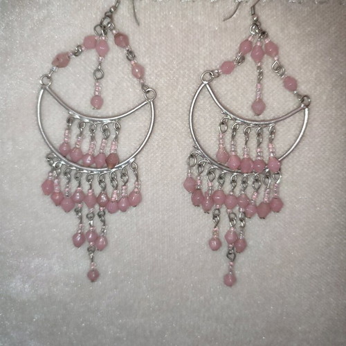 Chandelier earrings faux silver with pink stones in very good condition