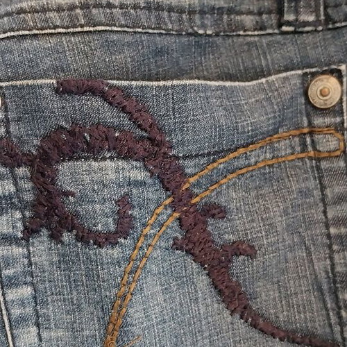 Attrattivo Capri Jeans medium like new, blue with impressive back pockets