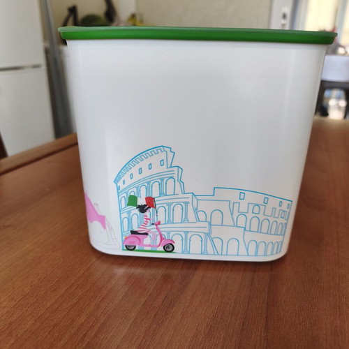 Tupperware food storage containers Italy design set like new
