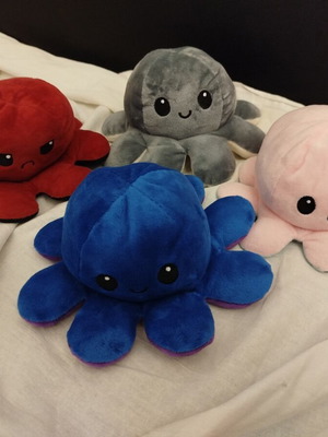 Reversible plush octopuses like new, all together