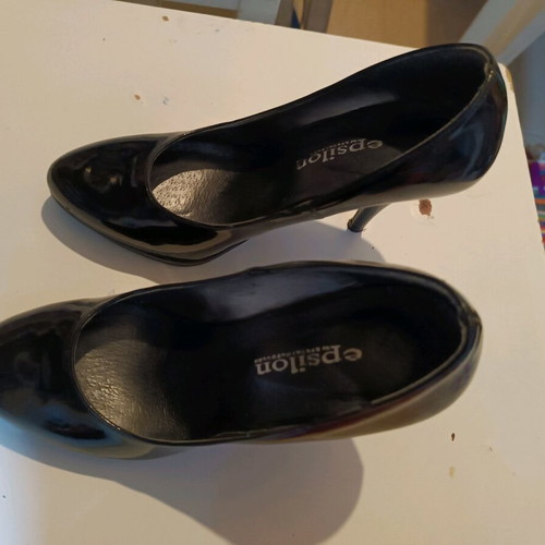 Epsilon black pumps used, size 37