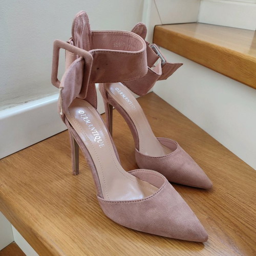 High-heeled shoes with ankle strap size 36 in very good condition