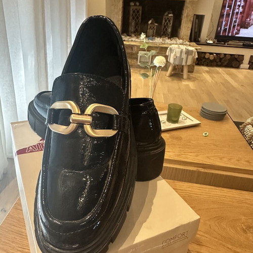 Women's patent leather moccasins like new, medium heel, size 38, black