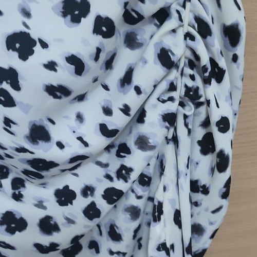 Zara skirt medium with side slit, new, black and white