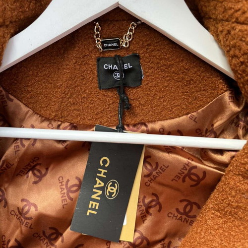 Wool coat new with natural fur collar