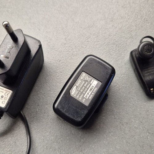 Samsung Bluetooth headset with charger and charging dock AATH200HBE used