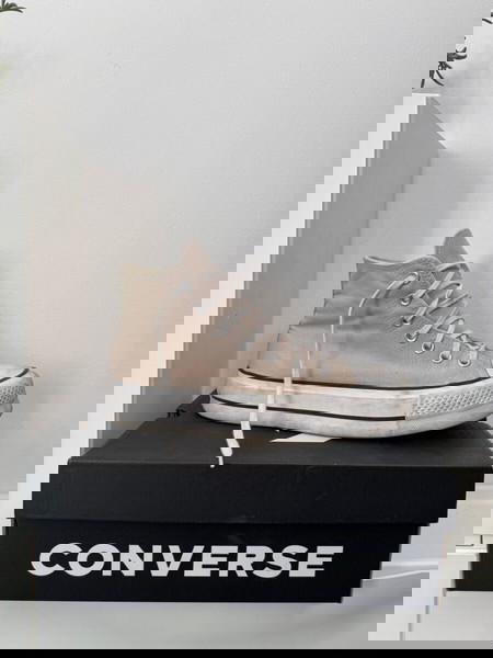 Beige Converse
