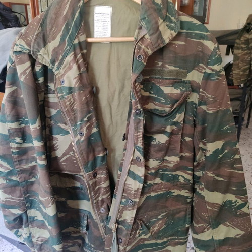 Military camouflage jacket like new with hood and inner lining