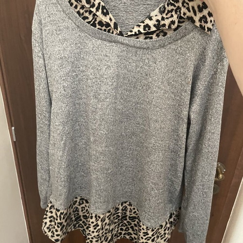 Long women's blouse with leopard print like new, one size