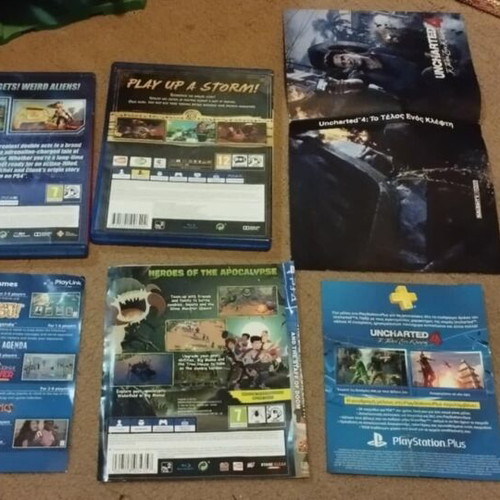 Set of 2 used PS4 game cases with covers and inserts