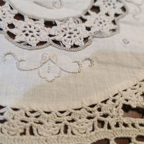 Handmade tablecloth diameter 165 cm like new, beige
