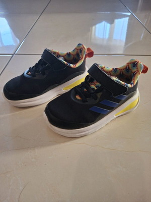 Adidas kids shoe no25 1/2 used