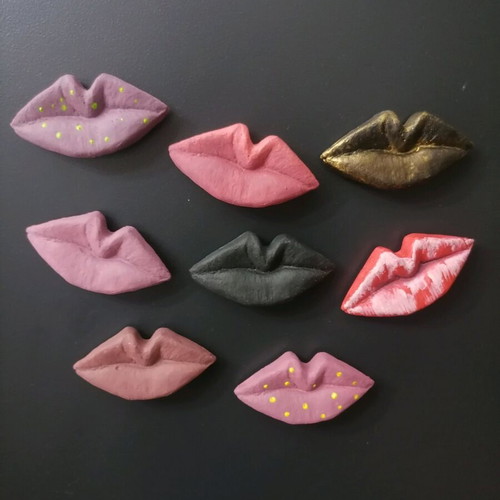 Handmade lips-shaped magnets new, made of plaster and acrylics