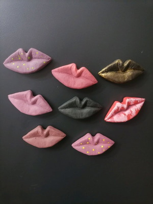 Handmade lips-shaped magnets new, made of plaster and acrylics