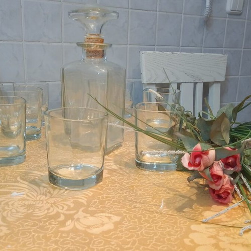 Crystal bottle and 6 crystal glasses like new