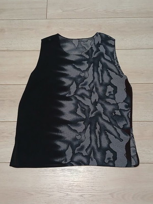 Tank top like new, gray and black, size L