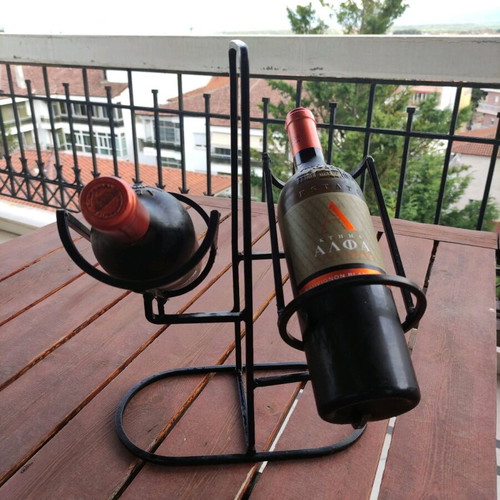 Wine metallic holder used