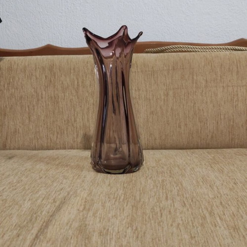 Crystal vase like new, purple burgundy