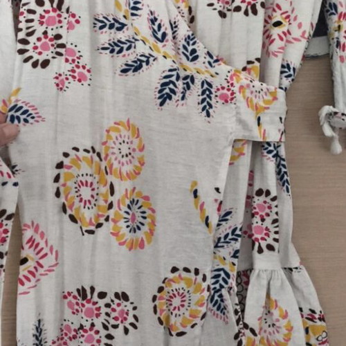 SheX wrap dress like new, colorful summer fabric with tassels