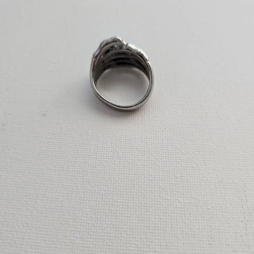 Skeleton Hand Ring like new, silver tone by Άπεφθον