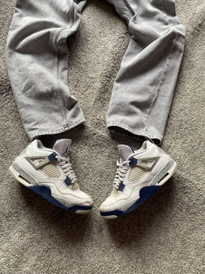 Jordan 4 Retro Midnight Navy αθλητικά παπούτσια σε λευκό και μπλε, μέγεθος 42