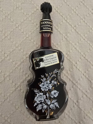 Nannerl Holler-Liqueur Λικέρ από Κουφοξυλιά σε μπουκάλι σχήματος βιολιού 100 ml καινούργιο
