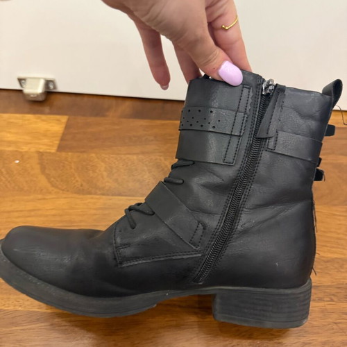 Bata boots used, black size 39 with laces and zipper
