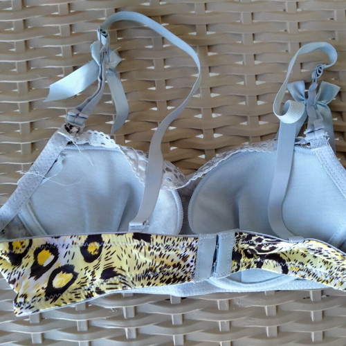 Bra 80B new with lace detail