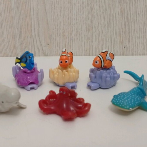 Kinder Joy Surprise used Finding Dory Nemo figure set