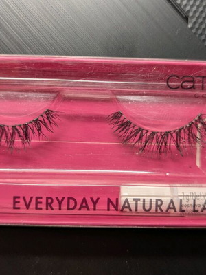 Catrice eyelashes new with glue included