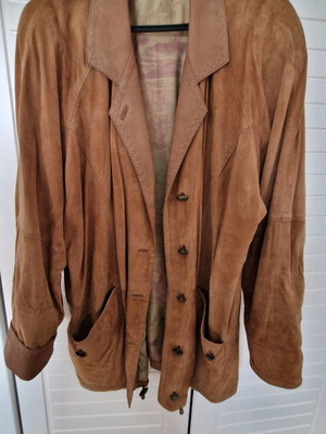 Tan coat size 46 like new with genuine leather