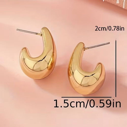 Minimal earrings new with gold finish and curved design