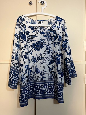 Emery Rose blouse XL new, white and blue