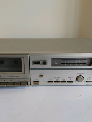 Касетофон Hitachi употребяван, нуждае се от смяна на гумени ленти