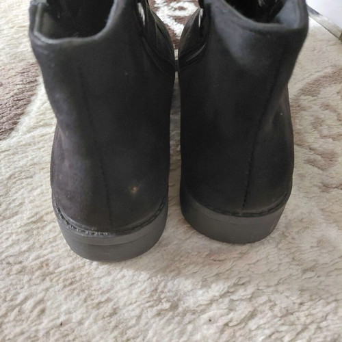 Suede boots size 38 like new with inner fur black