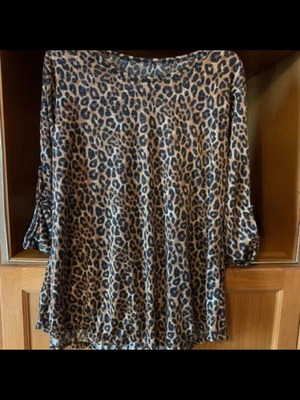Leopard print women's blouse with glitter and sleeve buttons new