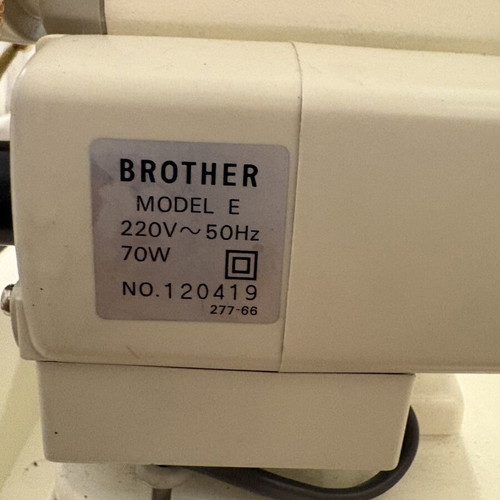 Brother Sewing Machine VX 667 Model E like new, in case