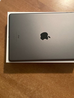 IPad 9th gen Wi-Fi 2022 σαν καινούργιο, μαζί με θήκη χωρίς καλώδιο