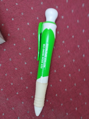 Humorous pen like new, very large plastic, writes normally