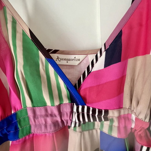 Accesorize maxi dress size Small like new, multicolor