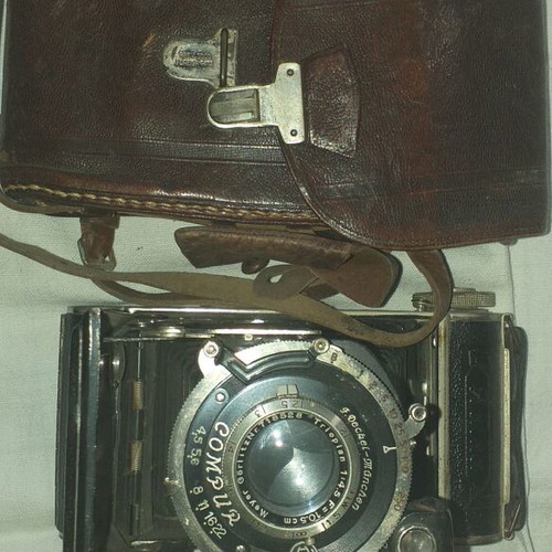 Balda camera used with Meyer Gorlitz Trioplan 105mm lens and leather case