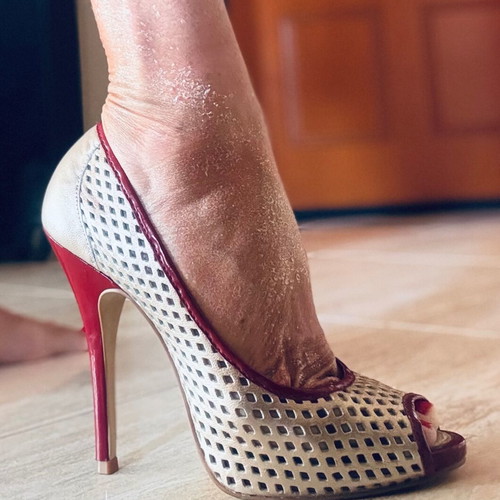 Carrano peep toe heels like new, size 37, red and gold