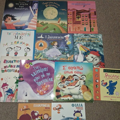 Children's storybooks used, pack of 12 plus 2 bonus