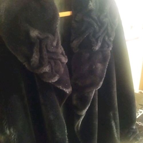 Delmod International women's eco fur size M like new, black