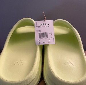Yeezy Slide Glow Green