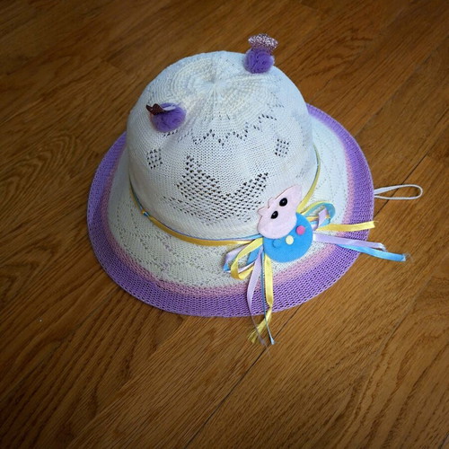 Knitted girl hat used, white and purple, size S