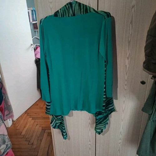 Top with shirts like new, size L