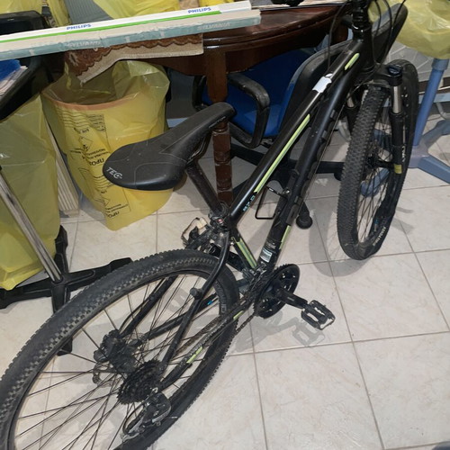 Bianchi 27.5 Mountain Bike like new, aluminum, disc brakes, front suspension