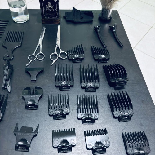 Wahl Professional Barber Set used, 4 clippers with full guide collection