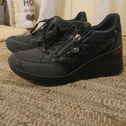 Xti women's sneakers quilted with zipper and metal details, like new
